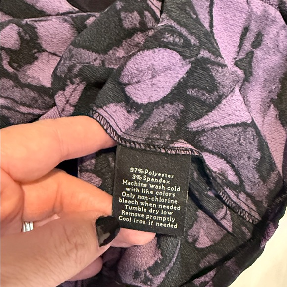 Women's Rock & Republic Full Zip Tunic Top Sz XS Long roll-tab Sleeve purple NWT - Picture 8 of 8